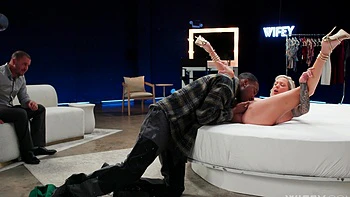 Hollywood Cash fucks Candice’s pussy in a hardcore interracial scene.