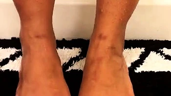 Amateur hottie solo masturbation