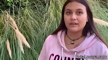 Una inocente jovencita se deja follar por dinero