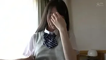 ハメ撮り　黒髪貧乳スレンダー美女とハメ撮りセックス。乳首は非常に敏感で、指で刺激をすると甘い声をだして感じてます。きれいなパイパンマンコにチンポを生挿入。　https://bit.ly/3j3pYBR