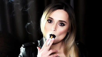 Young amateur teen in solo masturbation getting kinky