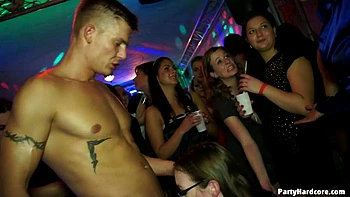 Party: Bongacams, Public  Groupsex Porn