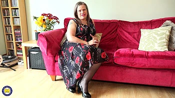 Curvy Mature Nikki Likes to Get Naughty When She's Home Alone