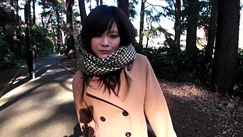 amateur asian gives a blowjob