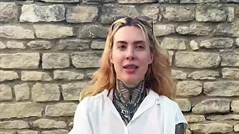 Emma, 21, is getting into pure exhibitionism! - Jacquie et Michel TV