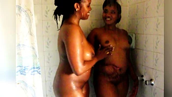 Curvy Black Lesbian Couple Lick Pussy