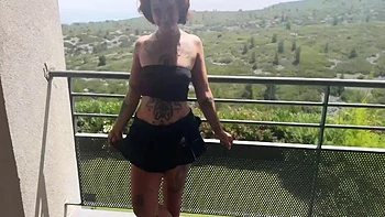 Alyson, a very vicious Italian guide - Jacquie et Michel TV