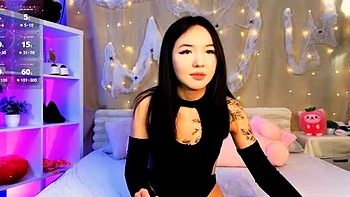 Beauty small tit amateur teen masturbating her shaved pussy