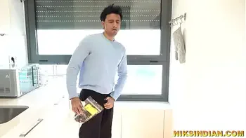 जवान पंजाबन भाभी ने प्लम्बर के बड़े लण्ड से अपनी चूत और गाँड़ चुदवायी