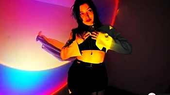 Cute amateur brunette naughty in solo jerking show on camera