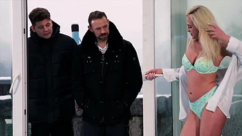 Romy jumps at the chance to frolic! - Jacquie et Michel TV