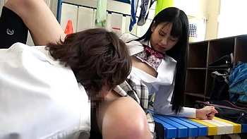 Heiße asiatische Schönheit bekommt intensives Lecken