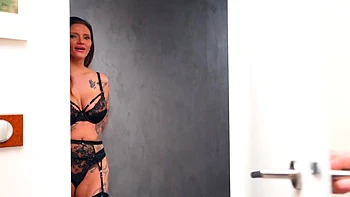 A heckled but luxurious ride - Jacquie et Michel TV