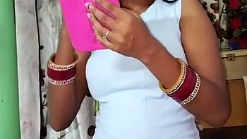 Indian Aunty Showers Them With Squirts While Getting Pussyfucked!