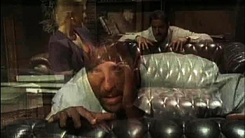 Heiße MILF Angelina zeigt ihre fetten Titten und wird gefickt