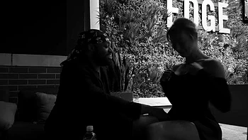 Brune MILF au cul énorme baise BBC et creampie