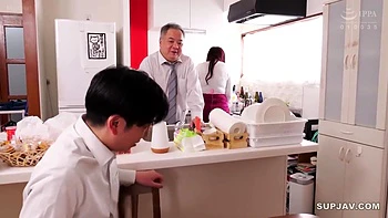 Japanische asiatische Brünette unzensiert beim harten Ficken