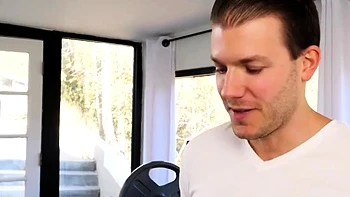 Горячая сиськастая девушка трахается и сосёт в душе