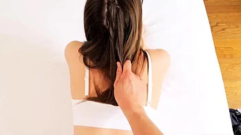 Morena tetitas chupa polla grande en doggystyle duro