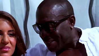 Valentina, 27 anos, milf francesa com peitos grandes