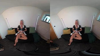 Германия: уборщица застала блондинку за мастурбацией