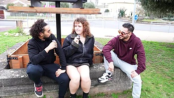 Jade prende fuego en trio ardiente con MILF francesa