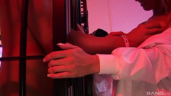 Cassie Young y Audrey Bitoni mamadas duras misión 2