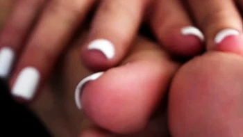 Pés pequenos sedutores fetiche em close-up