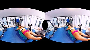 Gata esportiva cavalgando cowgirl em VR 3D POV