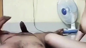 Я глубоко и жестко трахал горячую деси бабхи