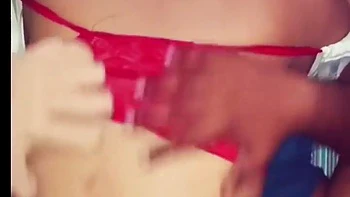 Сестра по шагу хотела смотреть ТВ, но получила жаркий минет