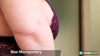 Mae Montgomery zeigt ihre riesigen 38J Titten und dicken Arsch solo