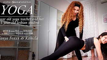 Yoga lésbico salvaje entre milf madura y joven