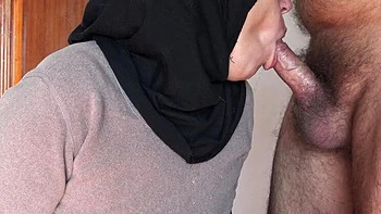 Esposa árabe quer te ver chupando o pau - MILF bi corna