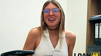 La secretaria ardiente Fanta calienta a su jefe Stanley en la oficina