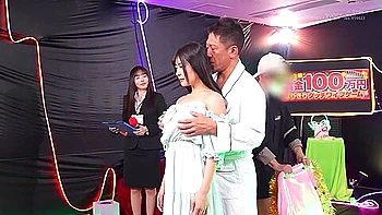 Jeu de couple sex doll asiatique : Lina se fait creampie par acteur top pour 1 million de yens