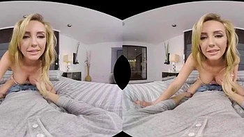 Rubia chupa polla y monta en cowgirl VR