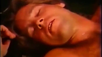 Mai Lin suce dur dans porno vintage sexy