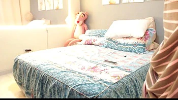 Latina con culo grande follada a cuatro