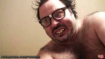 Chica follada a cuatro patas