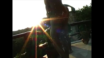 Ретро любительница впервые жестко трахается в анал