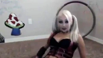 Heiße Webcam-Braut masturbiert mit Dildo