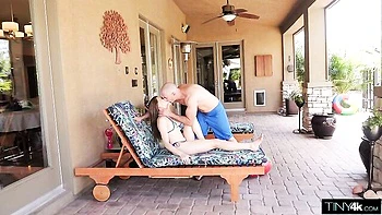 Graceful Rose magrinha fodida no exterior