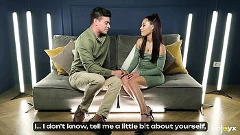 Талия Минт и Апполония лапают друг другу киски в лесбийском тройничке