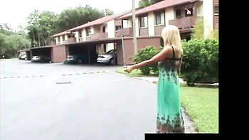 Чарли Чейз сосёт огромный член втроём