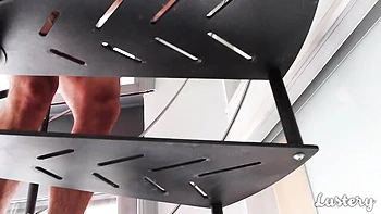 Milf latina chupando pau grande e gozando forte