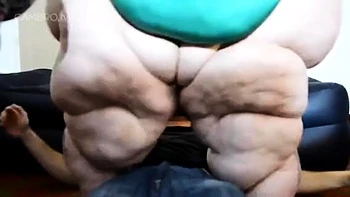 SSBBW Bobbi Jo se sienta en la cara y aplasta su culo