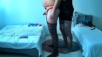 Kelly loira fode o marido com strap-on na sala