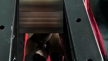 Графиня Никс трахает задницу черной шалуньи