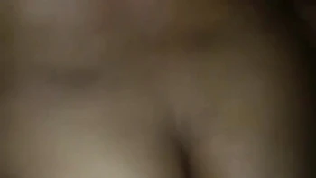 Esposa desi delgada recibe sexo profundo en el culo